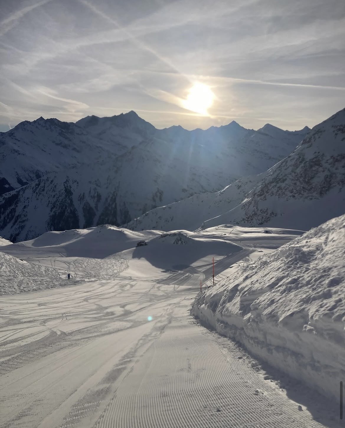 Paysage alpin enneigé